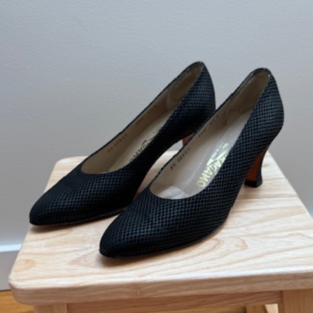 Ferragamo Black Pumps